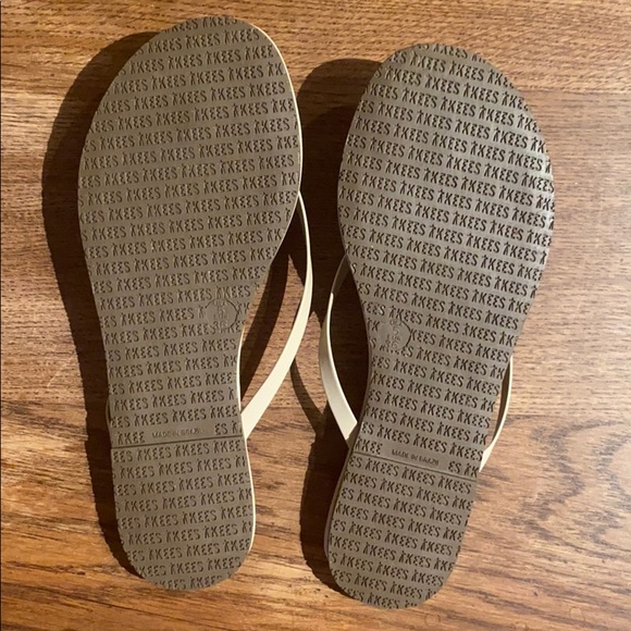 TKEES Shoes Brand New Tkees Foundations Seashell In Size Us 5